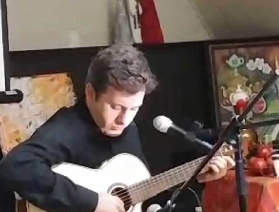 musician ashkan hamzehi playing the guitar